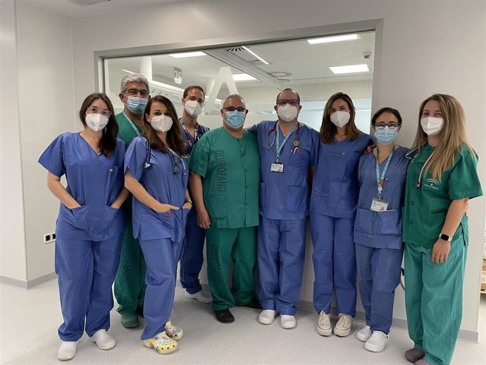 Profesionales del Hospital Regional de Málaga aplican por primera vez en España terapia ECMO-VV tras un trasplante hepático