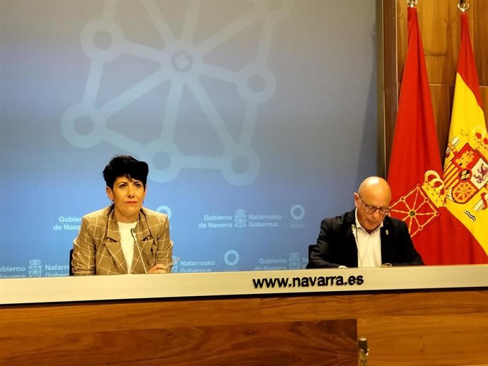 Los consejeros Elma Saiz y Carlos Gimeno.