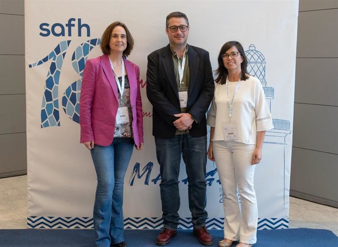 Marga Garrido, presidenta del Comité Científico del Congreso; Juan Enrique Martínez de la Plata, presidente de la SAFH; y Begoña Tortajada, presidenta del Comité Organizador del Congreso