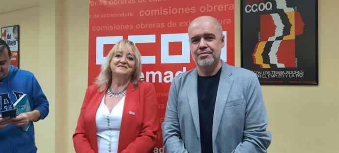 La secretaria general de CCOO Extremadura, Encarna Chacón, junto al secretario confederal de CCOO, Unai Sordo, en Badajoz