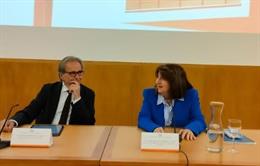 El ministro de Universidades, Joan Subirats, y la rectora de la UA, Amparo Navarro.