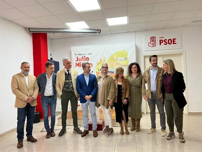 Reunión de candidato socialista con MÜY