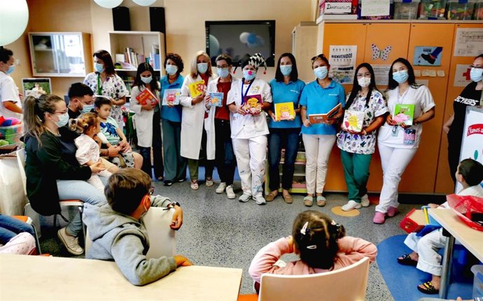 Jornada de cuentacuentos en Pediatría del Hospital de Valme en Sevilla.