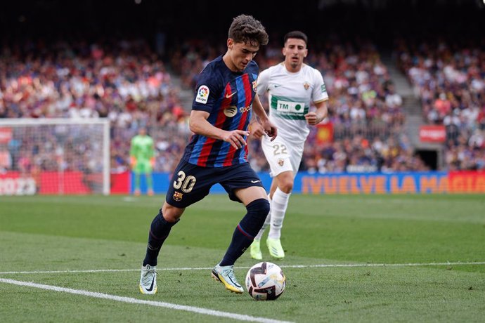 Archivo - Gavi of FC Barcelona in action during the La Liga match between FC Barcelona and Elche CF at Spotify Camp Nou Stadium in Barcelona, Spain, on September 17th, 2022.