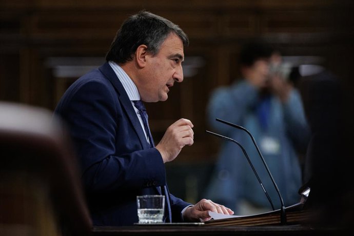 El portavoz del Grupo Vasco en el Congreso, Aitor Esteban, interviene durante un debate de la moción de censura, en el Congreso de los Diputados, a 21 de marzo de 2023, en Madrid (España). El Salón de Plenos del Congreso acoge hoy y mañana, 22 de marzo,
