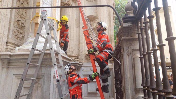 Simulacro de seísmo en la Catedral de Granada.