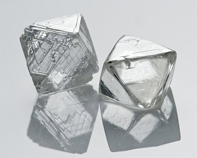Rough natural diamond Credit: Natural Diamond Council Photographer: Leo Bieber