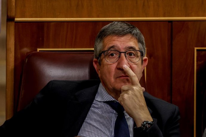 El portavoz del PSOE en el Congreso, Patxi López, durante una sesión plenaria en el Congreso de los Diputados, a 18 de abril de 2023, en Madrid (España). El Pleno del Congreso inicia hoy su actividad con el debate de toma en consideración de dos proposi