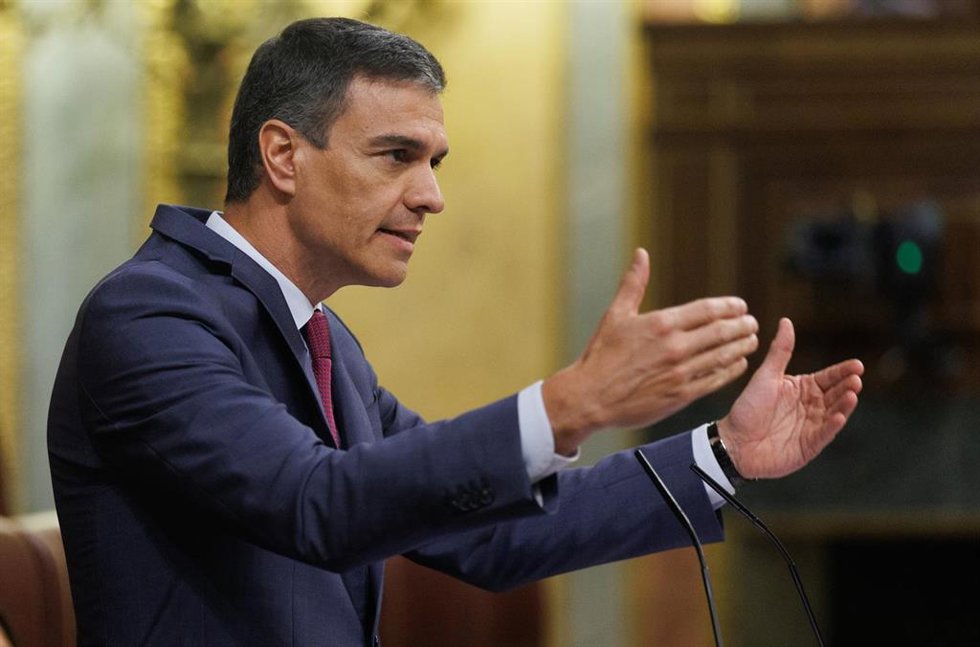 El presidente del Gobierno, Pedro Sánchez, interviene durante una sesión plenaria en el Congreso de los Diputados