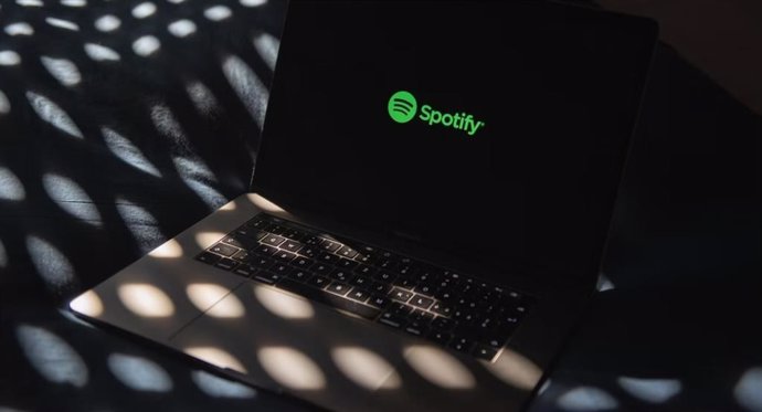 Spotify en un ordenador portátil