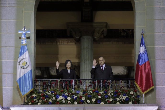 El presidente de Guatemala, Alejandro Giammattei, recibe a la presidenta de Taiwán, Tsai Ing Wen