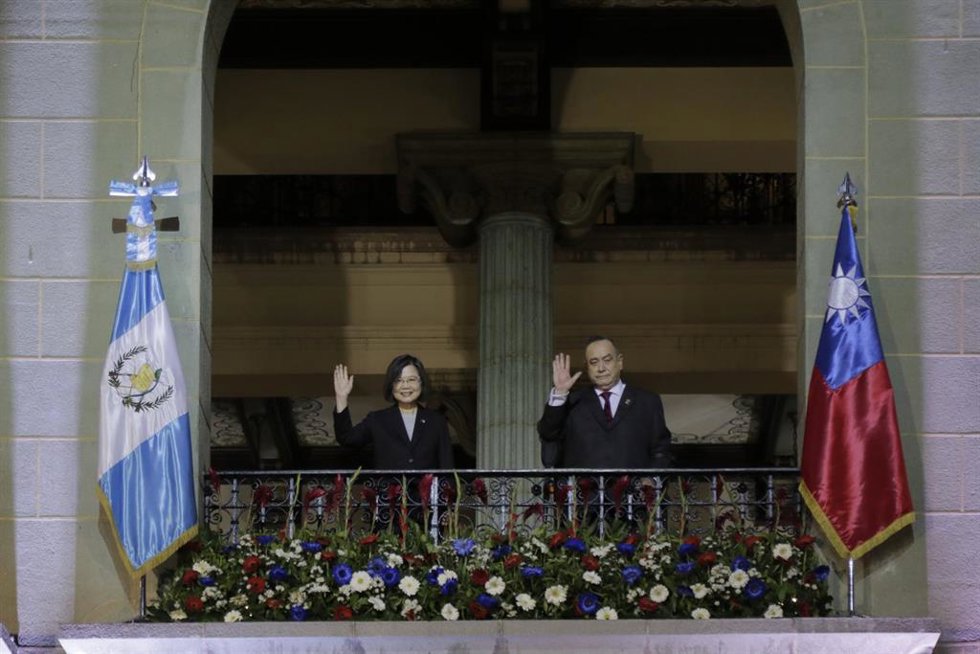El presidente de Guatemala, Alejandro Giammattei, recibe a la presidenta de Taiwán, Tsai Ing Wen
