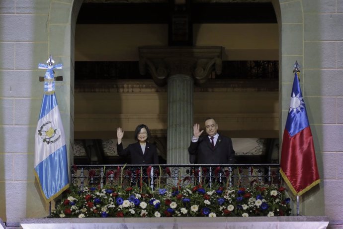El president de Guatemala, Alejandro Giammattei, i la presidenta de Taiwan, Tsai Ing-wen