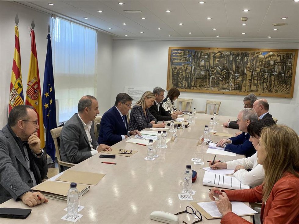 Comisión de seguiimento del proyecto de la unión de las estaciones de esquí.