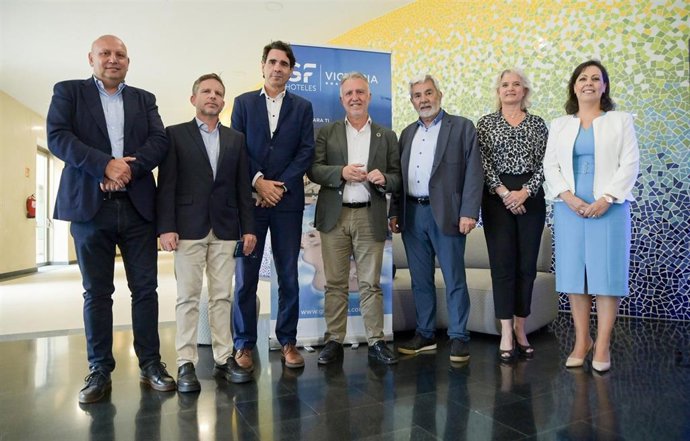 El presidente de Canarias, Ángel Víctor Torres, se reúne con los directores y directoras de hoteles integrantes del Club Sur