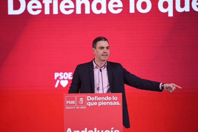 Archivo - El presidente del Gobierno, Pedro Sánchez interviene en el acto de la clausura de la Convención Municipal de Andalucía en el Salón de Actos de la Facultad de Humanidades del Campus de El Carmen, a 11 de marzo de 2023 en Huelva (Foto de archivo