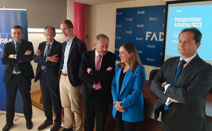 Presentación del informa basado en las respuestas de los empresarios asturianos en la sede de la FADE.