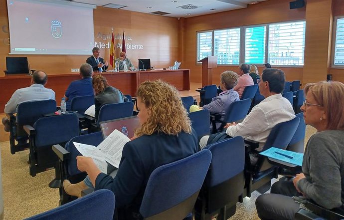 Reunión del Comité de Asesoramiento Científico del Mar Menor, a 19 de abril de 2023, en Murcia.