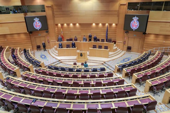 Archivo - Hemiciclo del Senado prácticamente vacío donde se celebra el primer Pleno de su historia sin senadores y con la única presencia de la presidenta, Pilar Llop, y varios miembros de la Mesa que dirigen la institución, ya que ante la extensión del