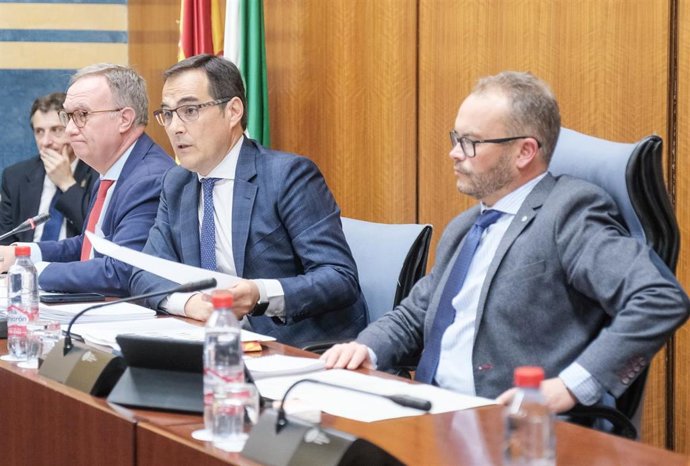 El consejero de Justicia, Administración Local y Función Pública, José Antonio Nieto, comparece en comisión parlamentaria.