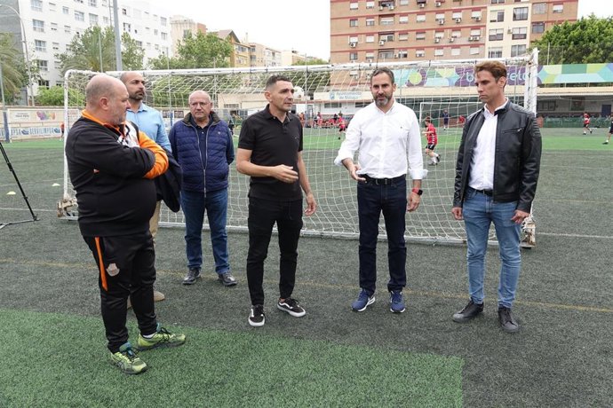 El candidato socialista a la Alcaldía de Málaga, Daniel Pérez, se ha comprometido a la renovación de los 25 campos de fútbol base de Málaga capital como alcalde a partir del 28 de mayo.