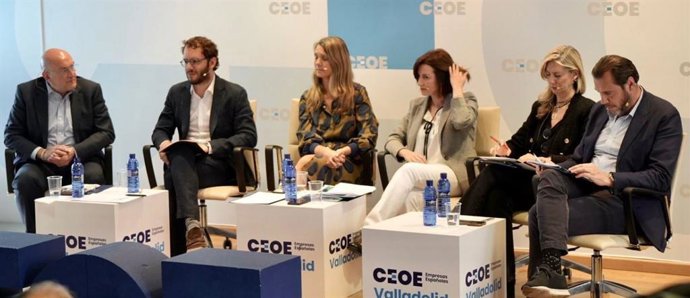 Una imagen del debate entre los candidatos de PP, Ciudadanos, VTLP, Vox y PSOE a la Alcaldía de Valladolid.