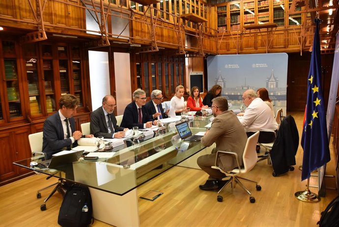 La Comisión Trixta -formada por representantes del Ministerio de Justicia, del Consejo General de Poder Judicial (CGPJ) y de la Fiscalía General del Estado (FGE)- ha celebrado hoy una reunión para tratar asuntos relacionados con el ámbito judicial