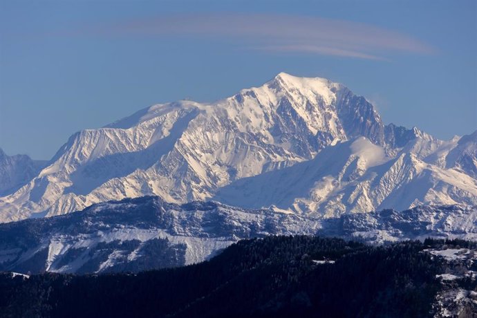 Archivo - Mont Blanc, en la cordillera de los Alpes