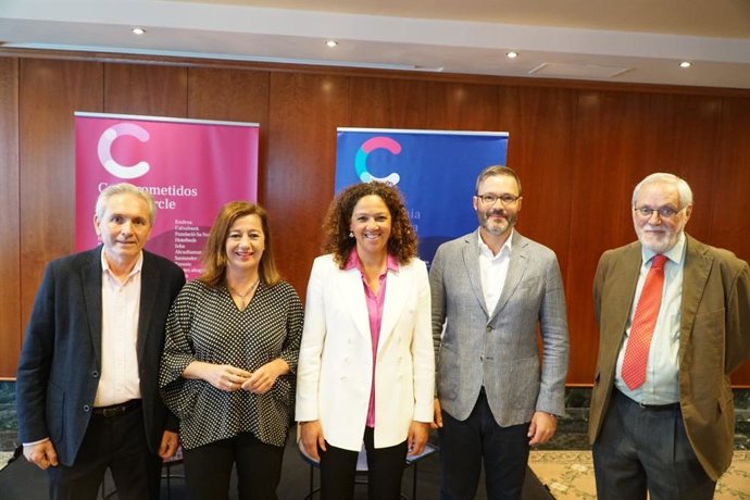La presidenta del Govern, Francina Armengol; la presidenta del Consell de Mallorca, Catalina Cladera, y el alcalde de Palma, José Hila, en el coloquio 'I ara, la política' del Círculo de Economía