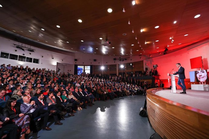 Archivo - El presidente del Gobierno, Pedro Sánchez interviene en el acto de la clausura de la Convención Municipal del PSOE-A en el Salón de Actos de la Facultad de Humanidades del Campus de El Carmen, a 11 de marzo de 2023 en Huelva (Foto de archivo).
