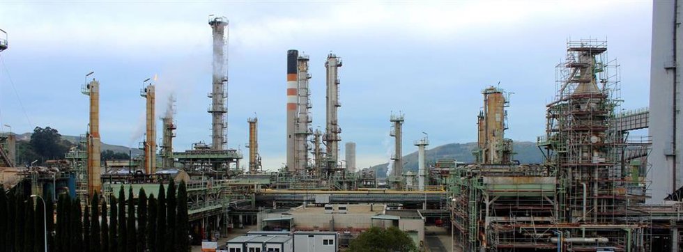 Archivo - Imagen de la refinería. 