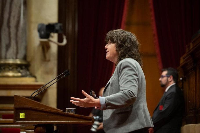 Archivo - La consellera de Acción Climática, Alimentación y Agenda Rural, Teresa Jord, interviene durante una sesión plenaria, en el Parlament de Cataluña, a 25 de mayo de 2022, en Barcelona, Cataluña (España). 
