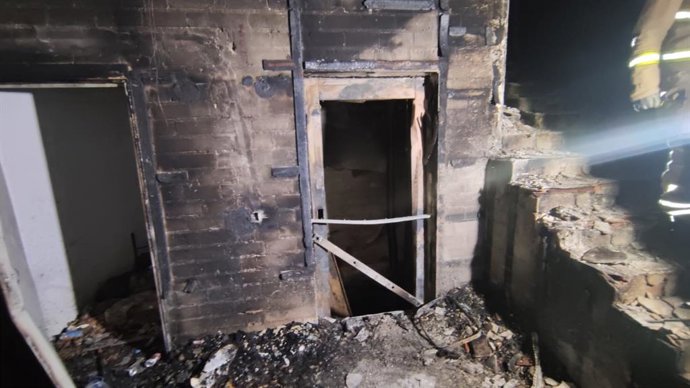 Estado del edificio ocupado e incendiado en Compromiso de Caspe 83  de Zaragoza