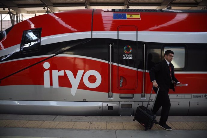 Llegada del tren de alta velocidad Iryo a la estación María Zambrano