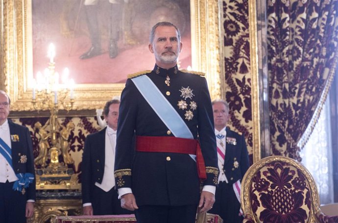 Archivo - El Rey Felipe VI, a su llegada a la presentación de cartas credenciales, en el Palacio Real, a 6 de junio de 2022