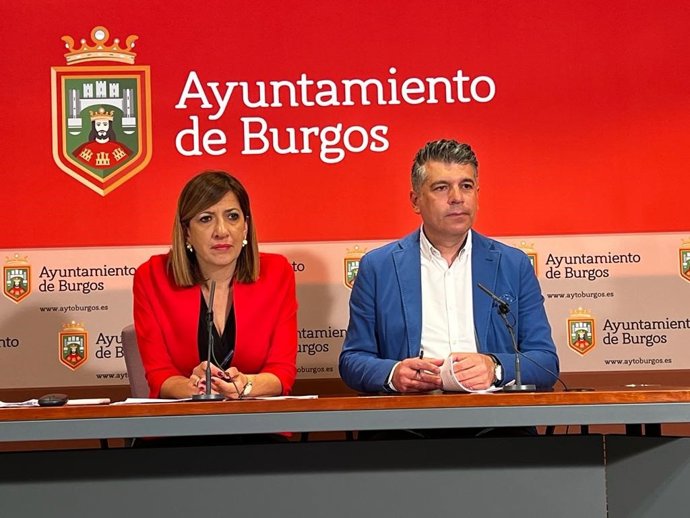 Nuria Barrio y Vicente Marañón en la rueda de prensa.