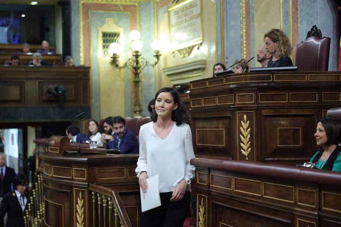 La diputada socialista en el Congreso y secretaria de Igualdad del PSOE, Andrea Fernández, tras intervenir durante una sesión plenaria en el Congreso de los Diputados, a 20 de abril de 2023, en Madrid (España). Durante la sesión plenaria, se ha debatido