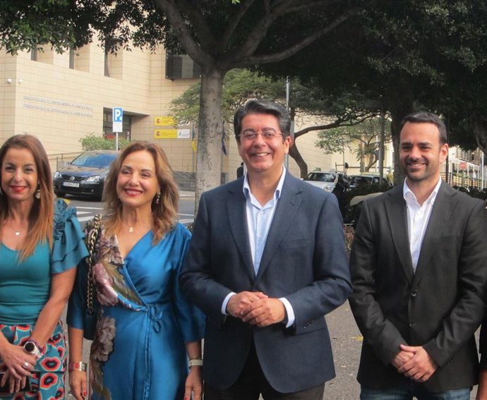 El candidato del PSOE a la Presidencia del Cabildo de Tenerife, Pedro Martín, en la presentación de la candidatura ante la Junta Electoral