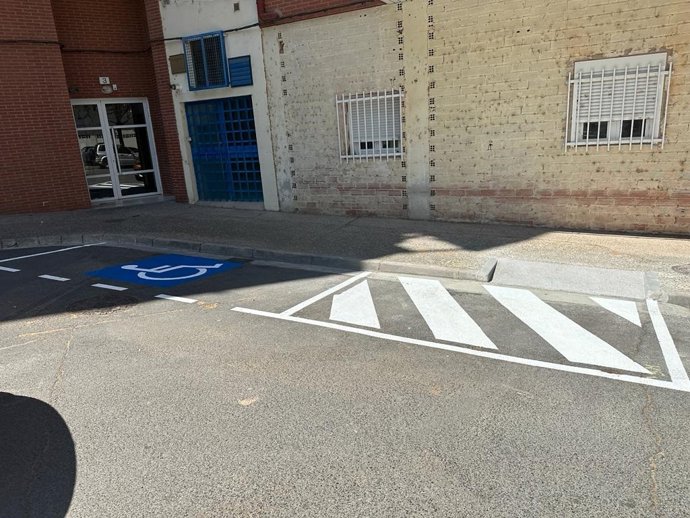 El Ayuntamiento de Logroño comienza la señalización de plazas de aparcamiento para personas con movilidad reducida