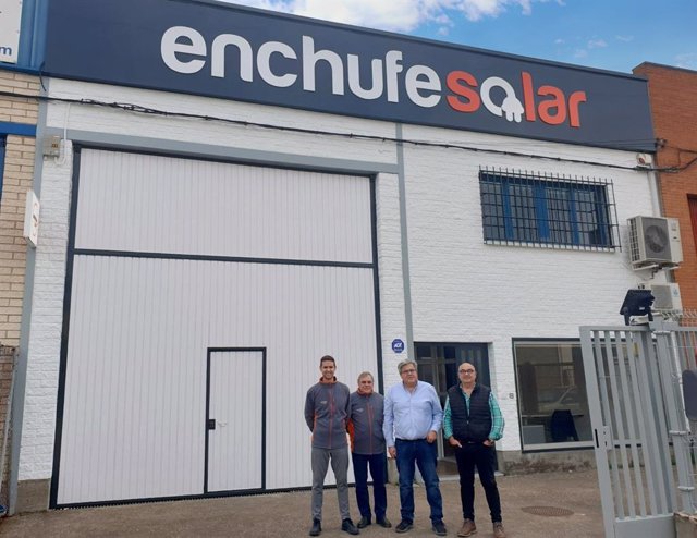 La empresa EnchufeSolar de Lucena inicia un proceso de expansión en  territorio nacional