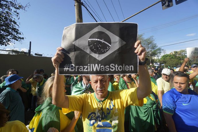 Archivo - November 15, 2022, Sao Paulo, Brazil: Supporters of Brazilian President Jair Bolsonaro take part in a demonstration against the results of the runoff election, in front of the Army headquarters. Many Brazilians convened in front of army headqu