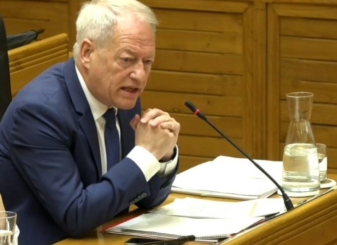 El portavoz de IU y concejal de Medio Ambiente y Movilidad del Ayuntamiento de Gijón, Aurelio Martín, durante el Pleno Municipal de Gijón