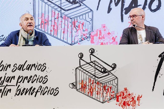 Los secretarios generales de UGT y CC00, Pepe Álvarez (i), y Unai Sordo (d), ofrecen una rueda de prensa en la sede de Comisiones Obreras (CCOO), a 20 de abril de 2023, en Madrid (España). 