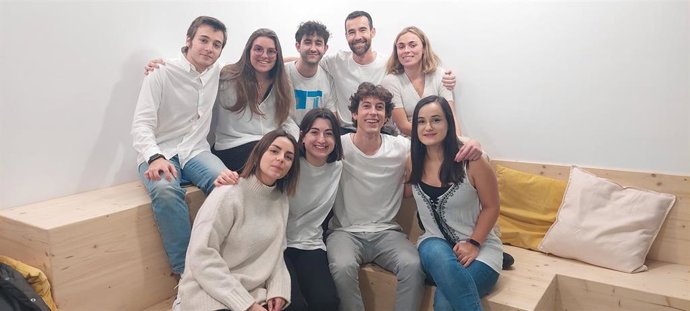 100 Alumnos Desarrollarán TFG/TFM Colaborativos Vinculados A Retos Reales Propuestos Por Empresas Para Adquirir Experiencia Y Mejorar Su Inserción Laboral A La Vez Que Ayudan A Las Organizaciones A Impulsar Sus Proyectos De Impacto Positivo.