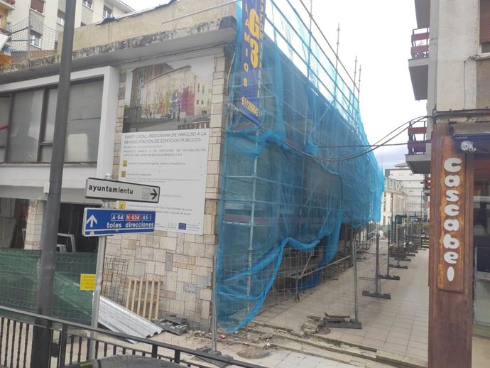 Obra en el antiguo cine de Pola de Siero