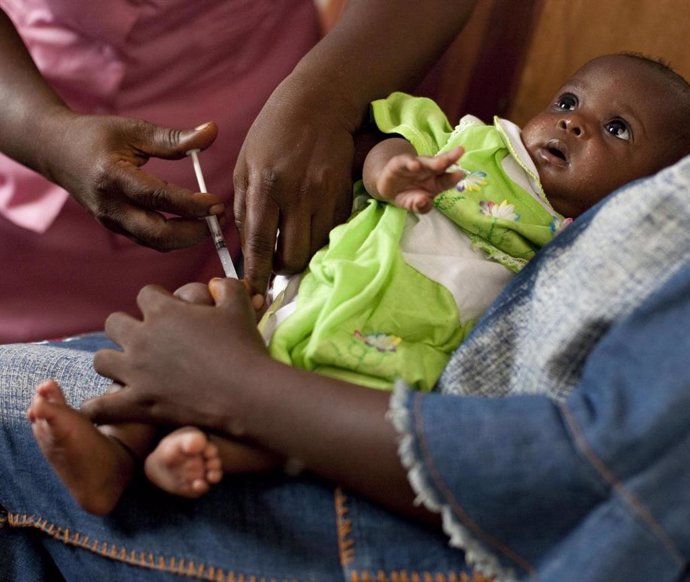 Archivo - Campaña vacunas niños africanos Offerum.com y UNICEF