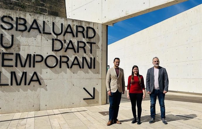 El candidato a la presidencia del Consell de Mallorca, Iván Sevillano, y los candidatos a la institución insular Aurora Ribot y José Antonio Sarriá.