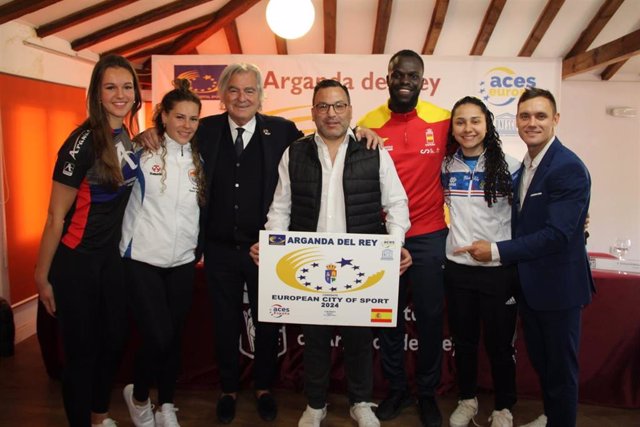 El presidente de ACES Europe, Gian Francesco Lupatelli, y el alcalde de Arganda del Rey, Guillermo Hita, tras la visita del Comité Evaluador de ACES Europe a la localidad madrileña como Candidata a Ciudad Europea de 2024.