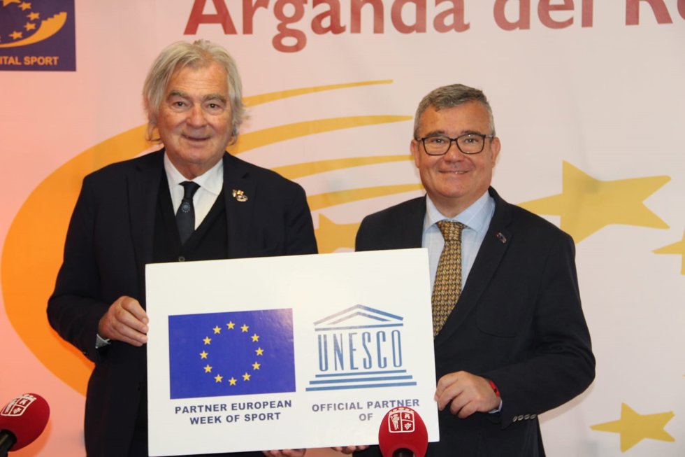 El presidente de ACES Europe, Gian Francesco Lupatelli, y el alcalde de Arganda del Rey, Guillermo Hita, tras la visita del Comité Evaluador de ACES Europe a la localidad madrileña como Candidata a Ciudad Europea de 2024.