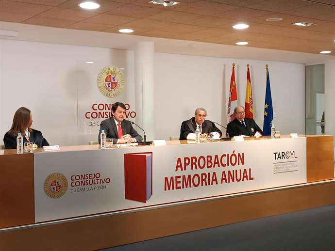 El presidente de la Junta de Castilla y León, Alfonso Fernández Mañueco, durante la presentación de la Memoria Anual de 2022 del Consejo Consultivo.